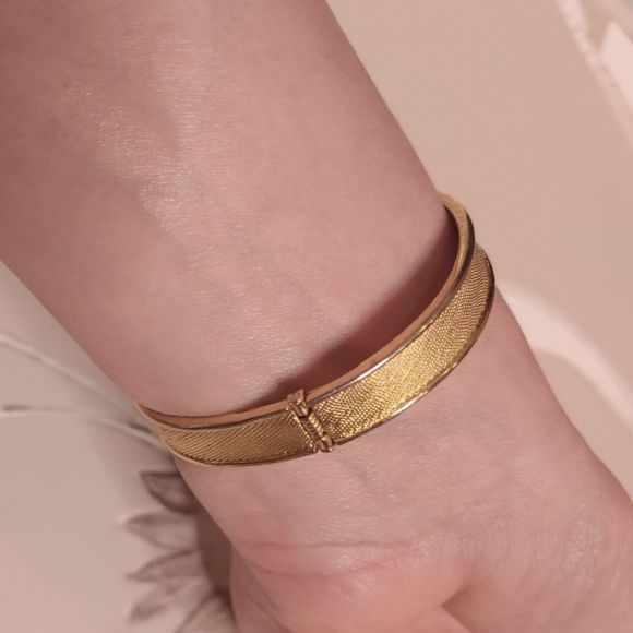 Vintage 80s Gold Bangle Bracelet - Picture 2 of 3